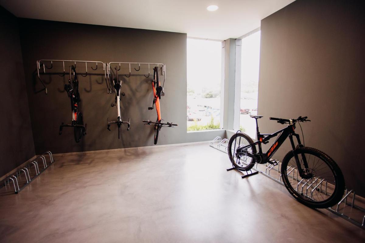 Andar de bicicleta em The Prime Energize Hotel & SPA - Algarve ou nos arredores