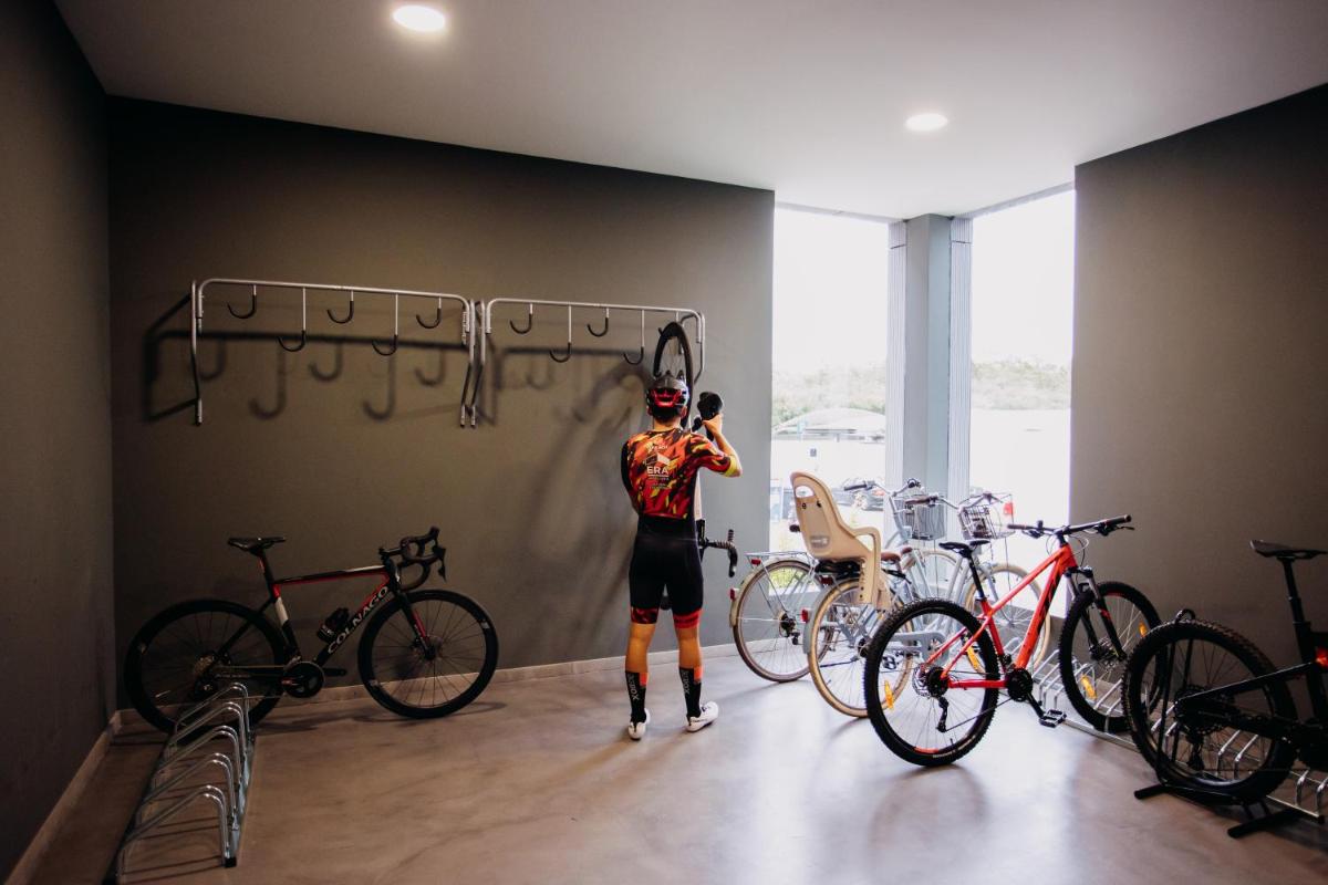 Andar de bicicleta em The Prime Energize Hotel & SPA - Algarve ou nos arredores
