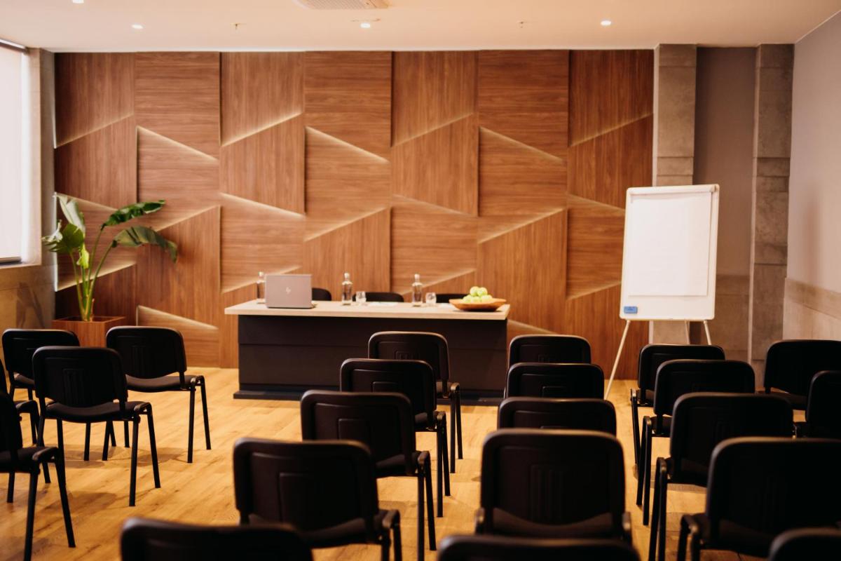 A área empresarial e/ ou a sala de conferências de The Prime Energize Hotel & SPA - Algarve