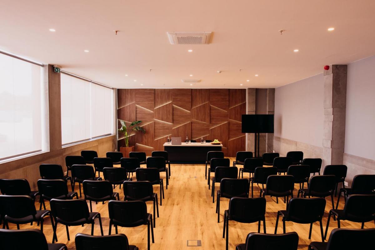 A área empresarial e/ ou a sala de conferências de The Prime Energize Hotel & SPA - Algarve