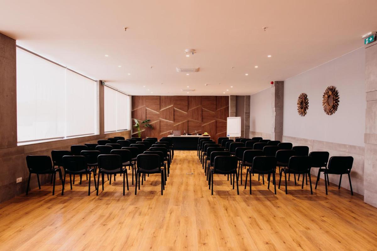 A área empresarial e/ ou a sala de conferências de The Prime Energize Hotel & SPA - Algarve