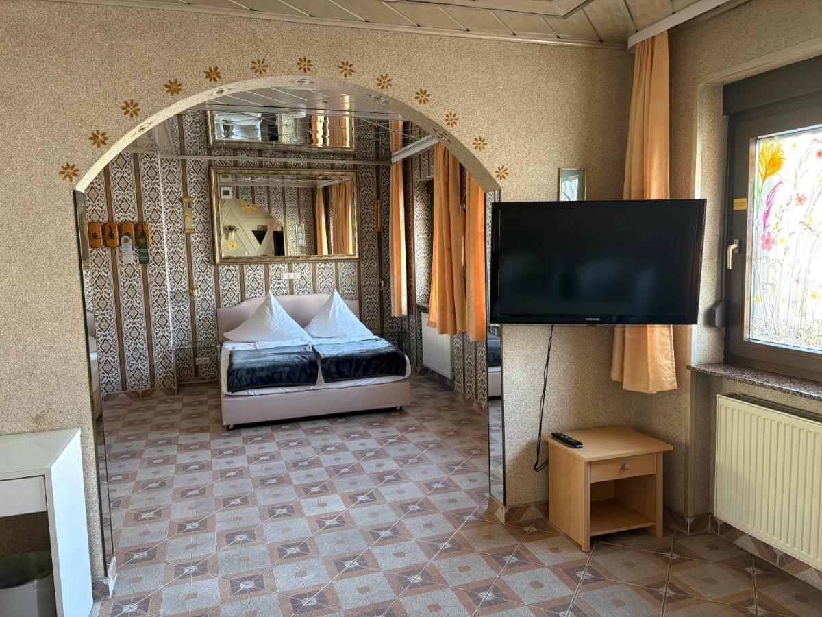 Central Hotel - Housity