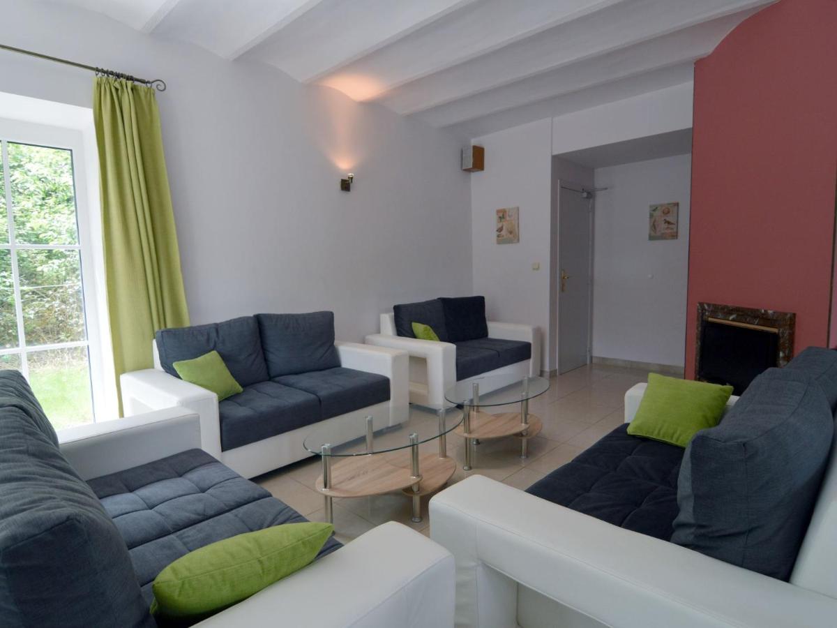 House adjoining mansion for a pleasant stay in the region of Chimay - Housity