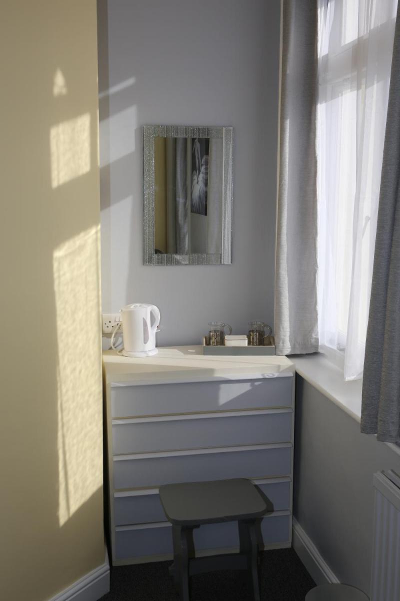 Sandpiper Inn B&B and Pub - Housity