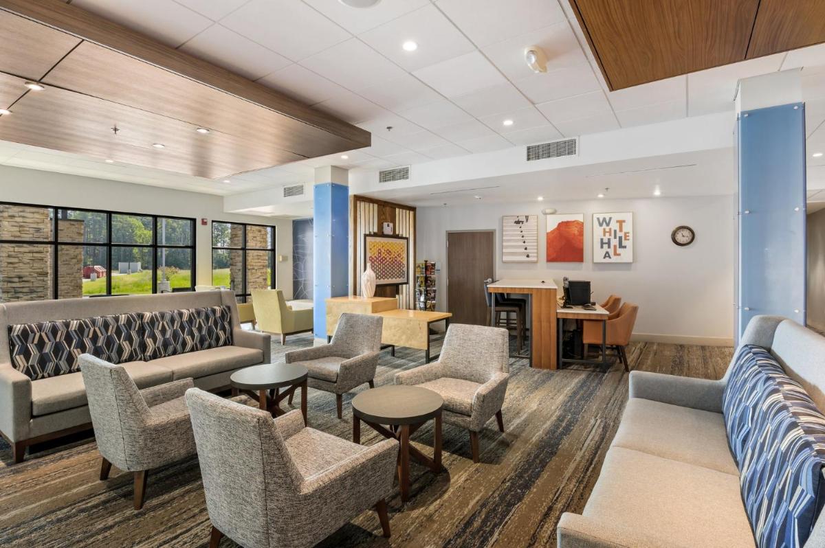 Holiday Inn Express & Suites White Hall by IHG - Housity