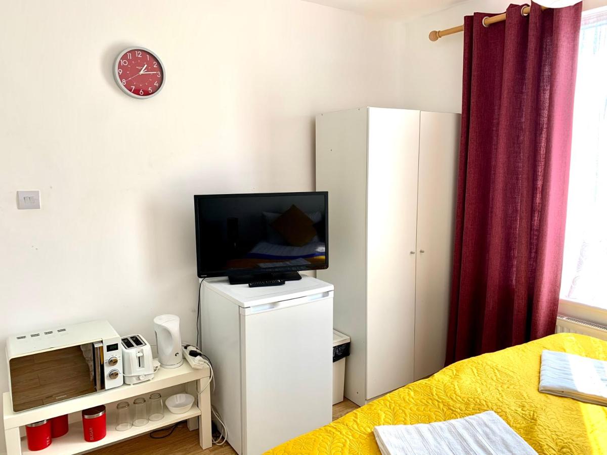 London Luxury Apartment, Private Bathroom - Housity