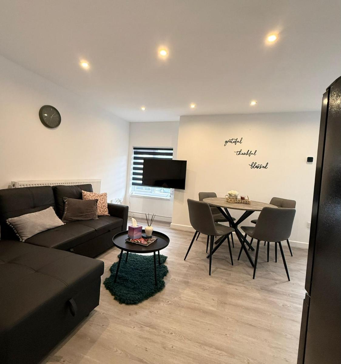 Cosy 2-Bedroom Flat in the heart of Melton Mowbray, Leicestershire - Housity