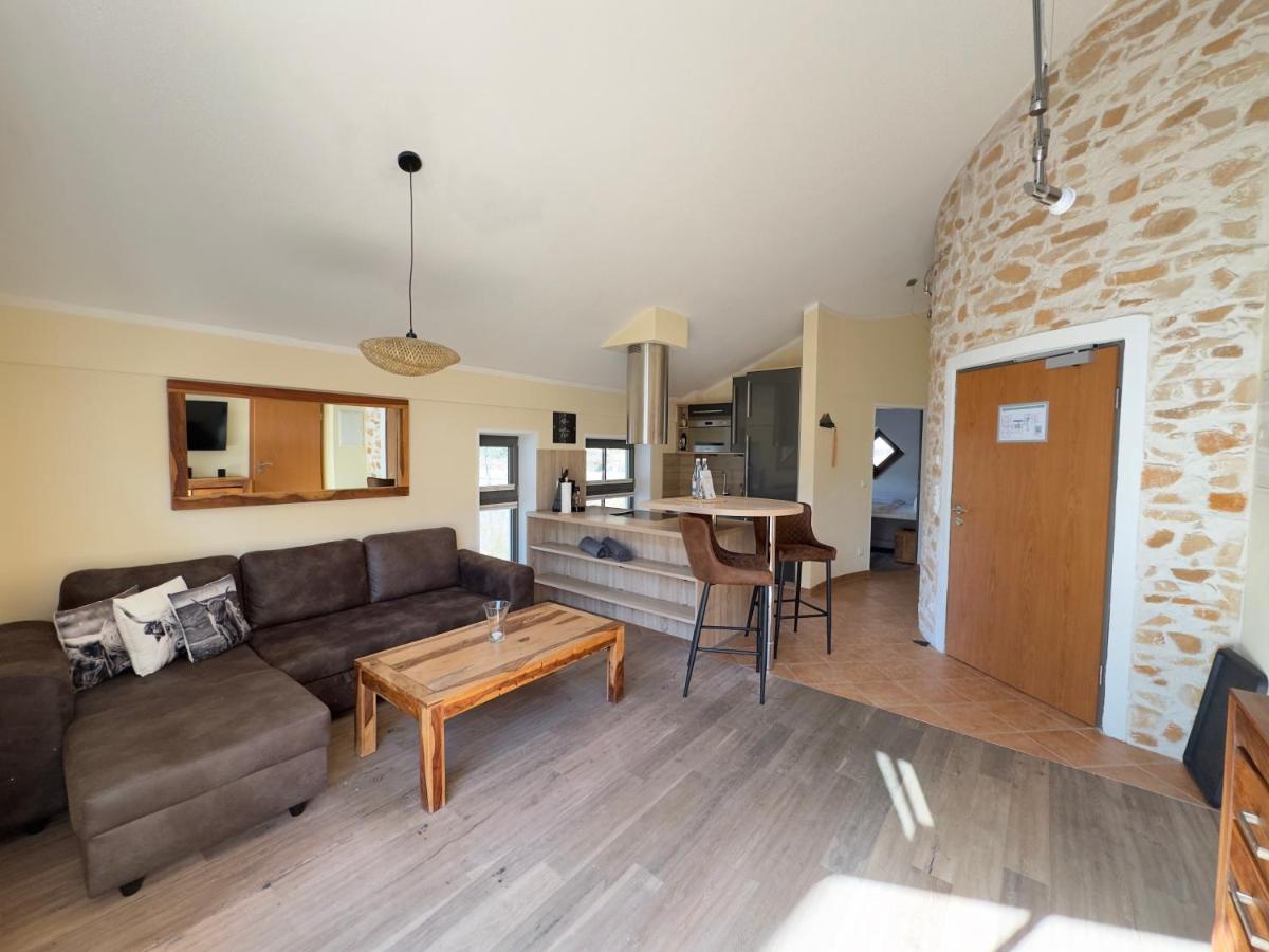 Ein Sitzbereich in der Unterkunft Alpenglühn Apartments - Adult Only