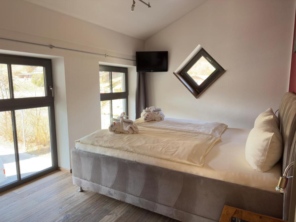 Ein Bett oder Betten in einem Zimmer der Unterkunft Alpenglühn Apartments - Adult Only