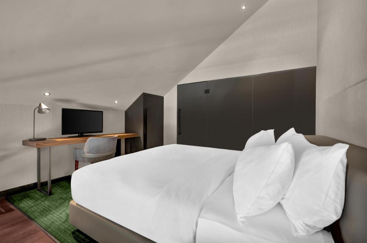 Uma cama ou camas num quarto em Hilton Porto Gaia