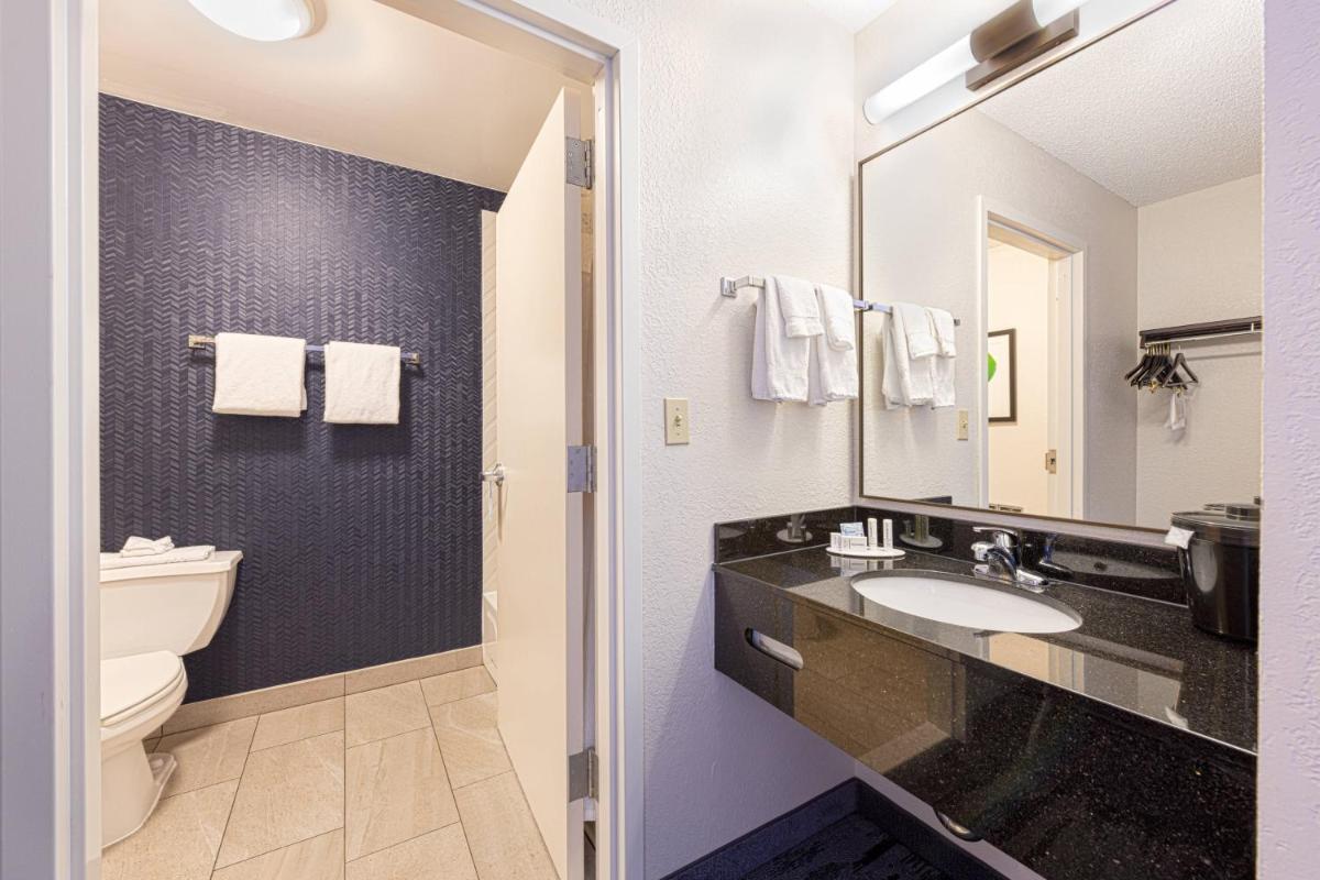 Fairfield Inn & Suites by Marriott Chicago Naperville - Housity