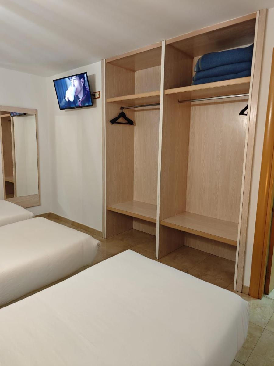Hostal Fronton - Housity