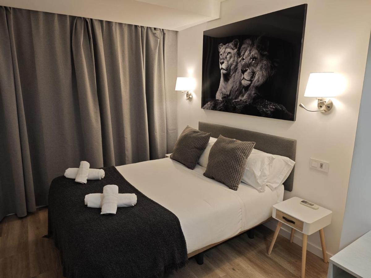 Hostal Fronton - Housity