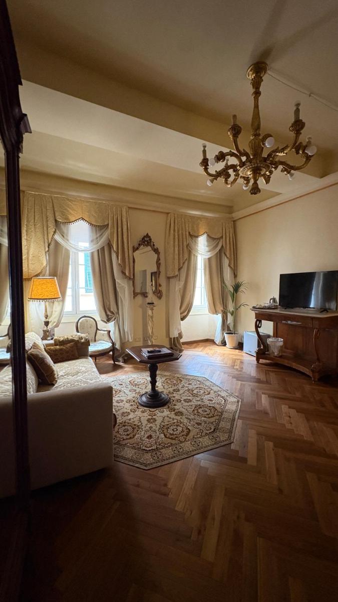 Palazzo Lari Sarzana - Historic Boutique Rooms - Housity