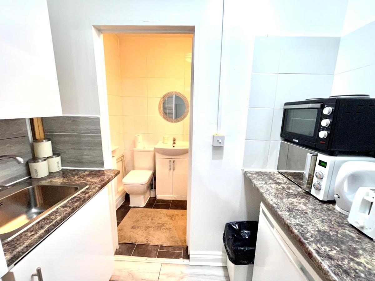London Luxury Ensuite Apartment - Housity