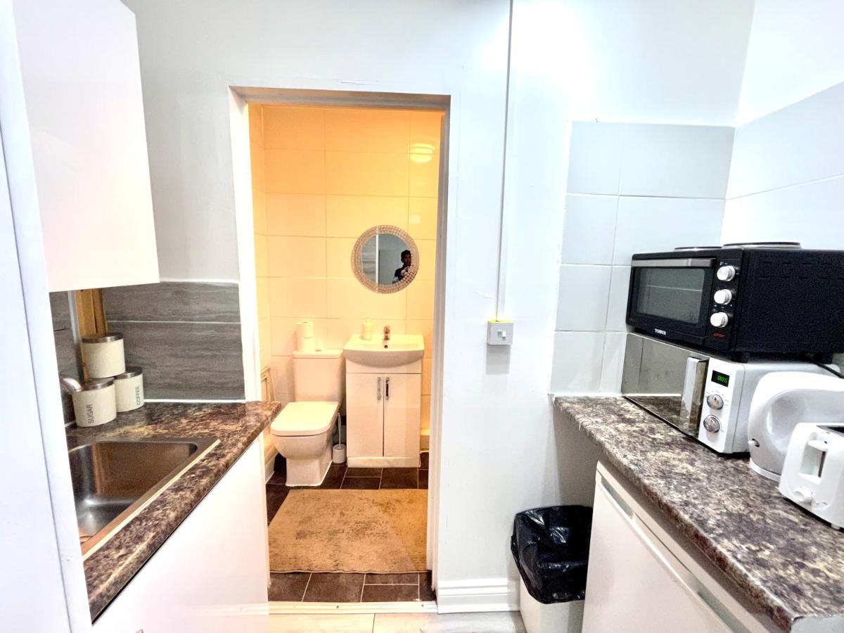 London Luxury Ensuite Apartment - Housity