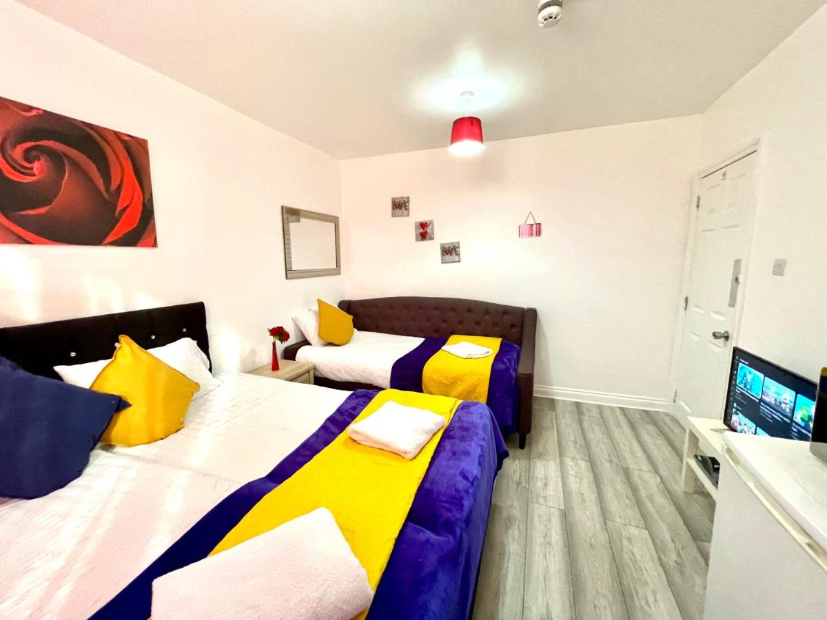 London Luxury Apartment, Private Bathroom - Housity