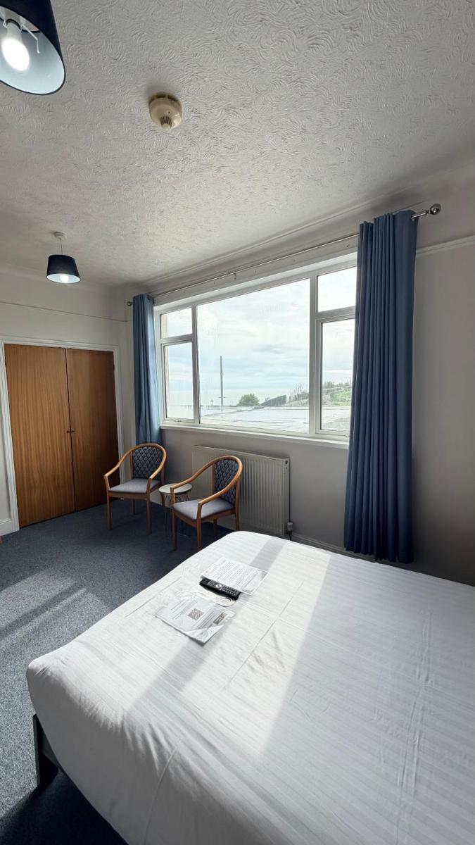 Channel View Hotel - Housity