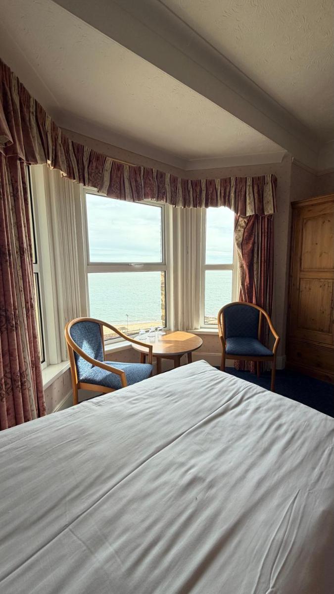 Channel View Hotel - Housity