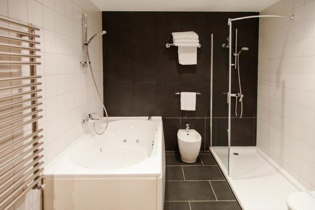 Un baño de Hotel Avenida