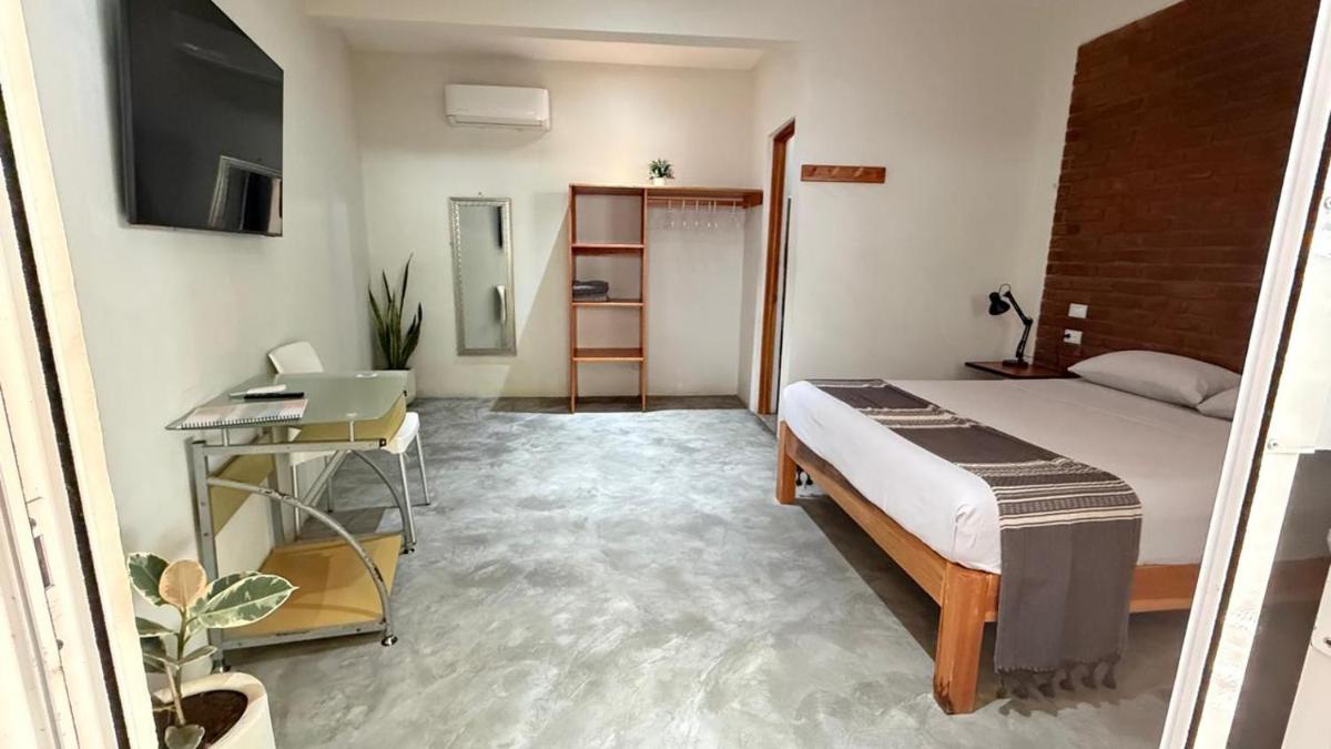 Casa Sixta a 7min del aeropuerto internacional PMX y 2 cuadras terminal autob ADO - Housity