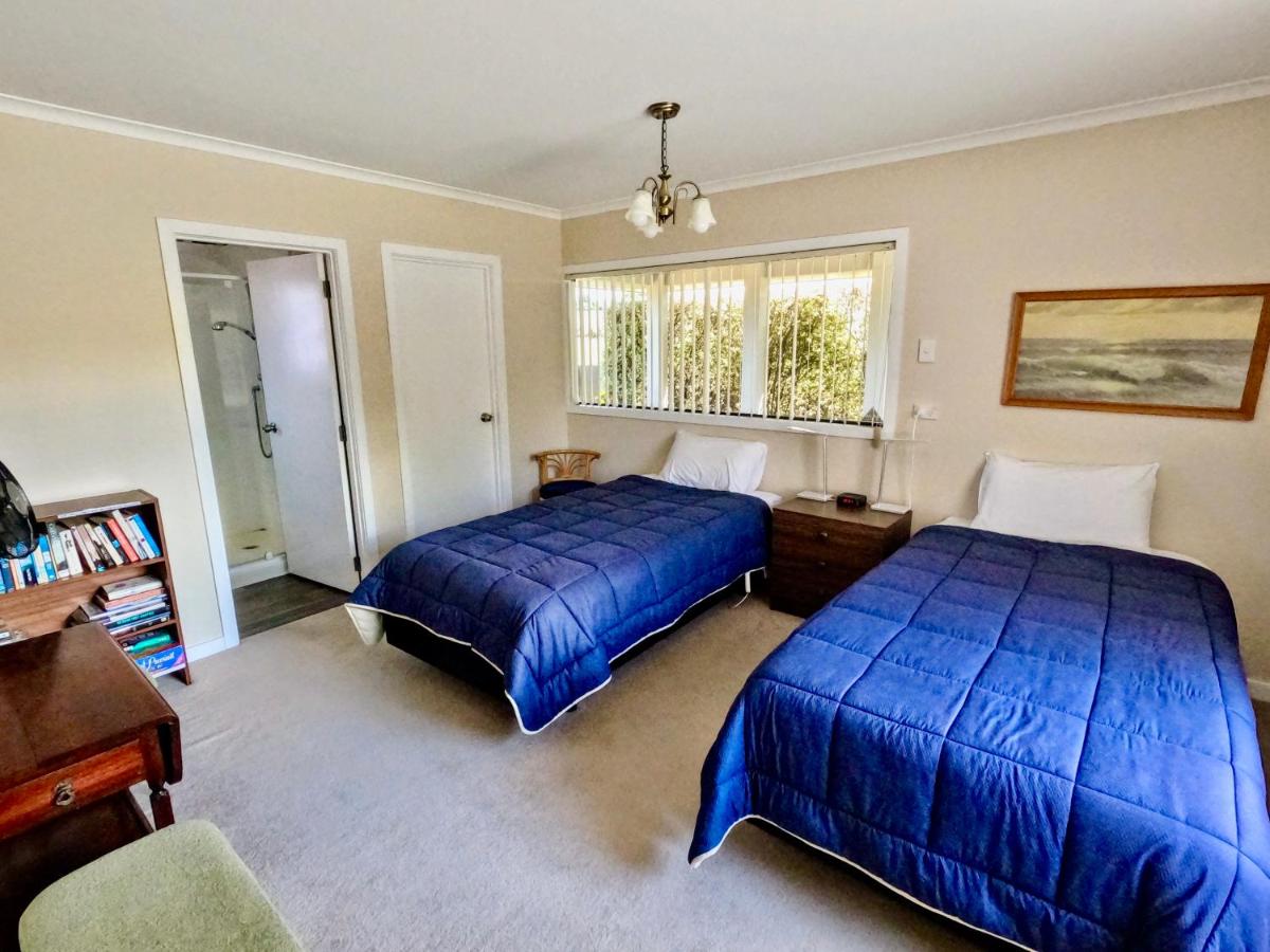 Almost Country - Housity