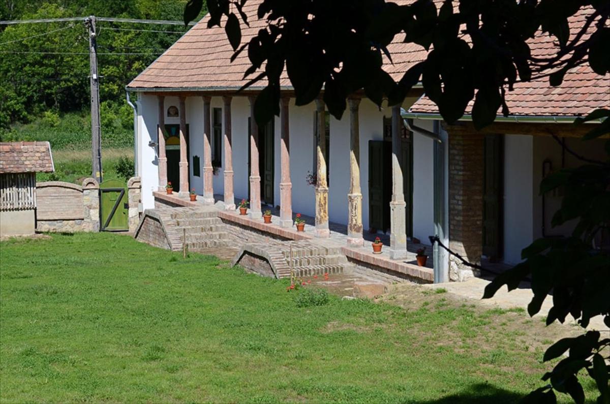 Zengőalja Vendégház - Housity