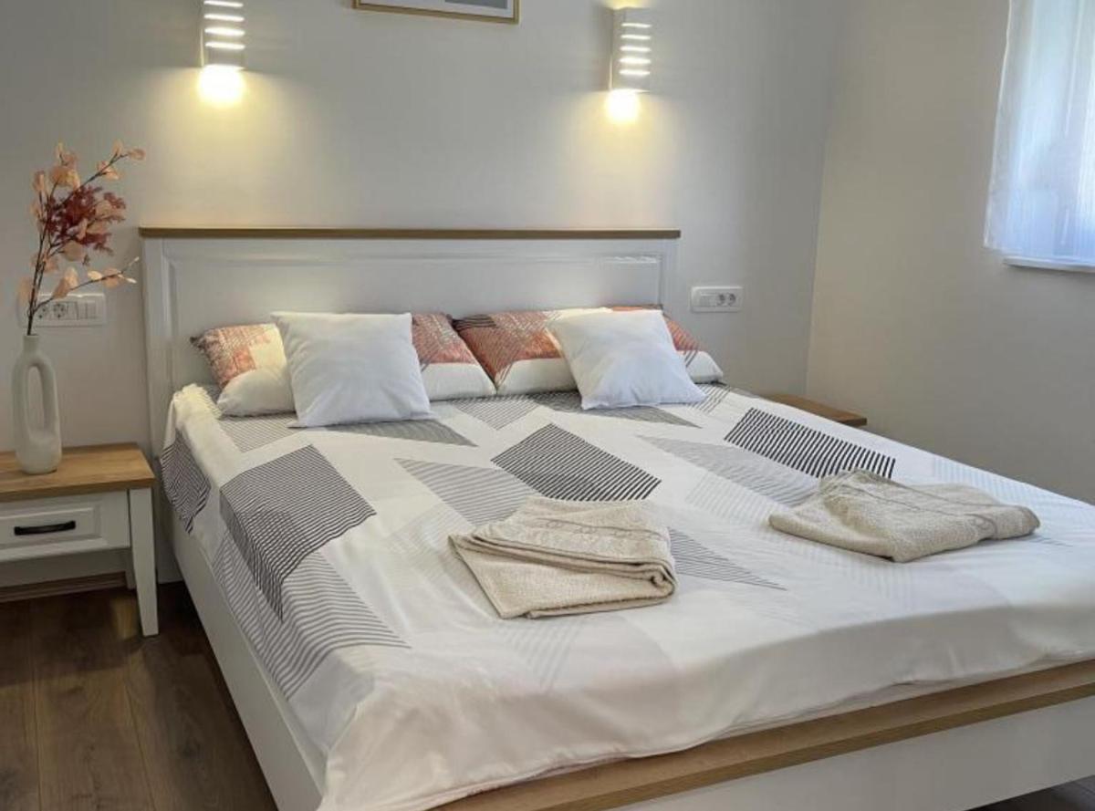 Apartment Rogoznica - Housity