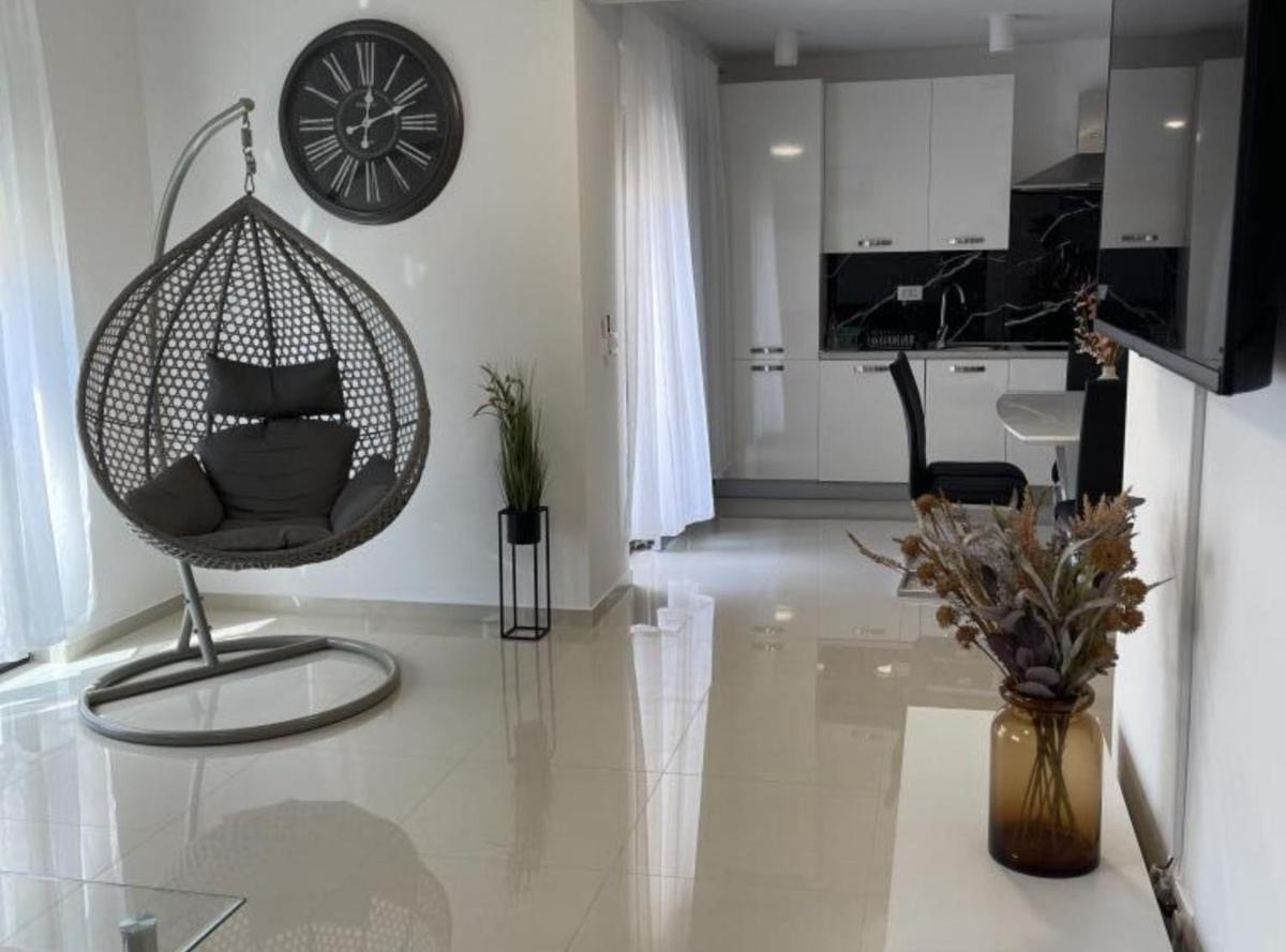 Apartment Rogoznica - Housity