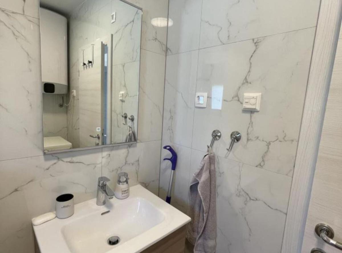 Apartment Rogoznica - Housity