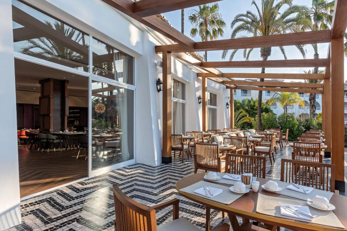 Um restaurante ou outro lugar para comer em Vila Vita Parc