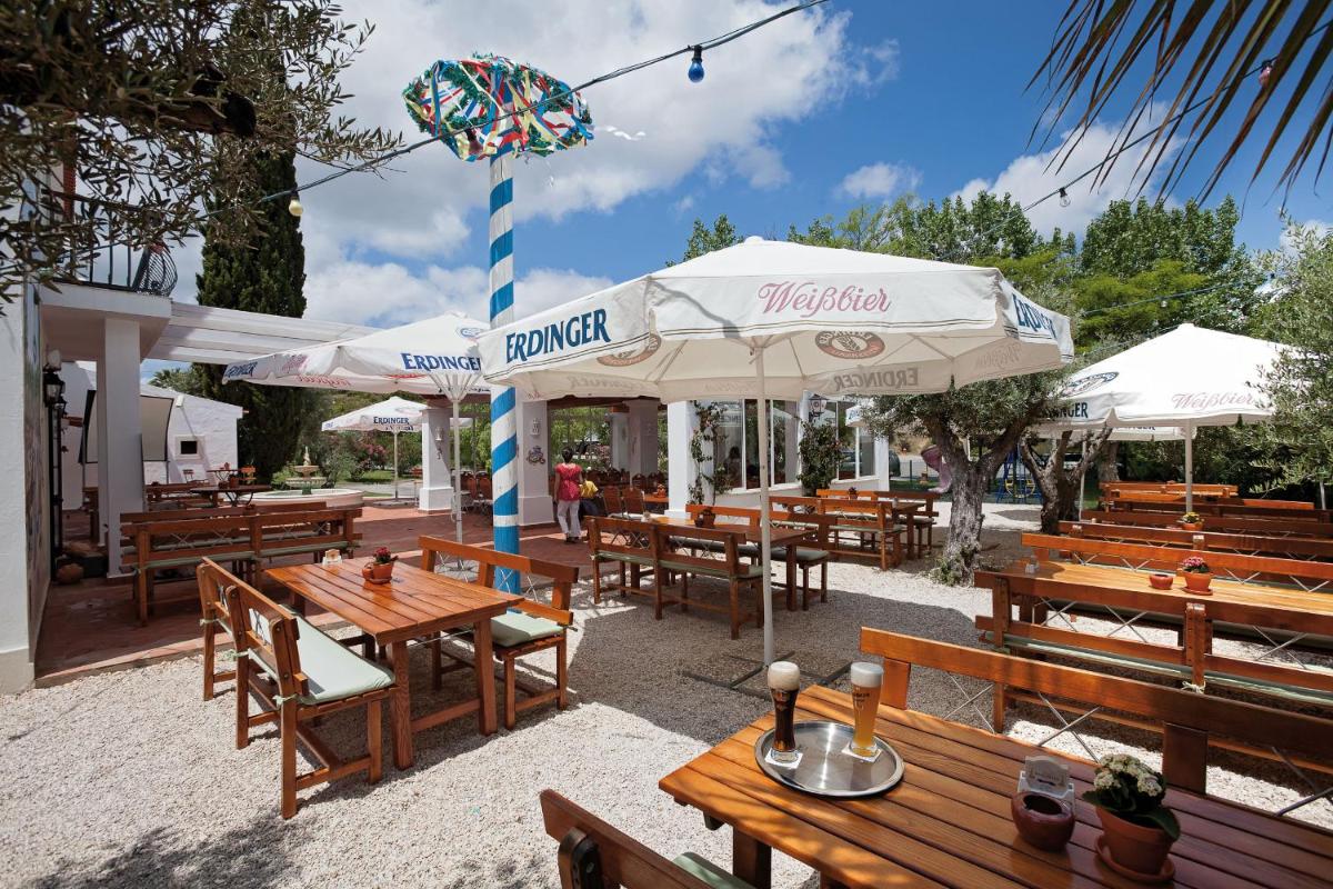 Um restaurante ou outro lugar para comer em Vila Vita Parc