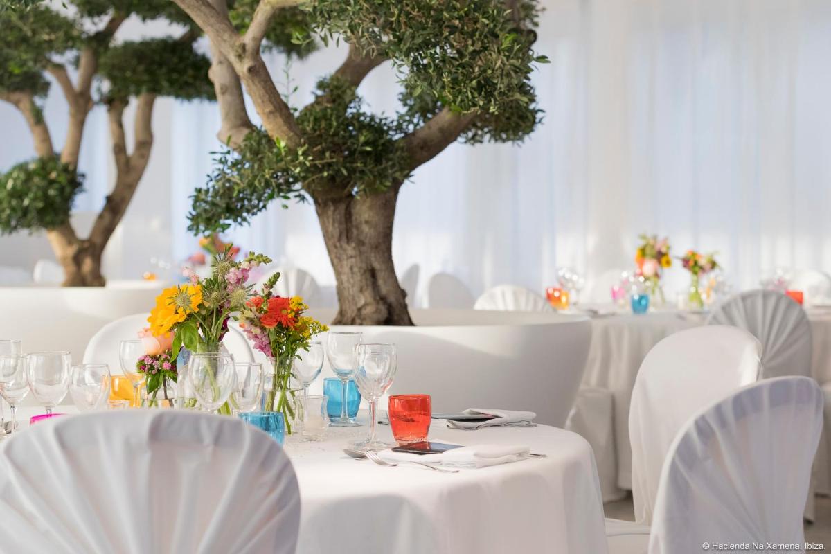 Un restaurante o sitio para comer en Hacienda Na Xamena, Ibiza