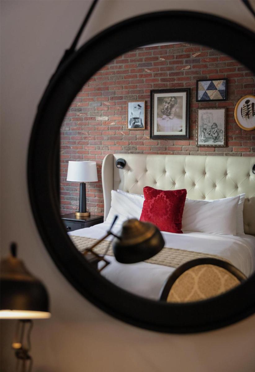 Foundry Hotel Asheville, Curio Collection By Hilton - Housity