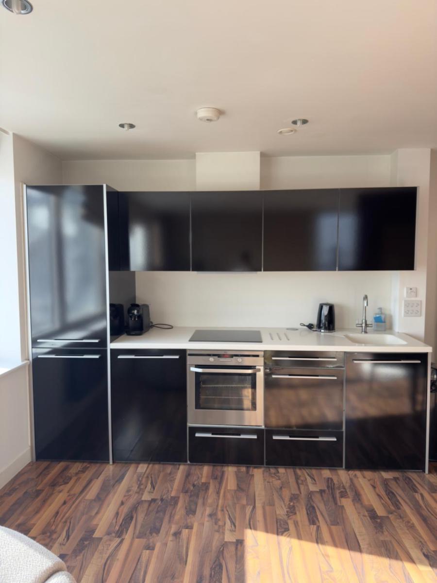 Modern 2 Bedroom Penthouse with Balcony & Parking - Hizvo