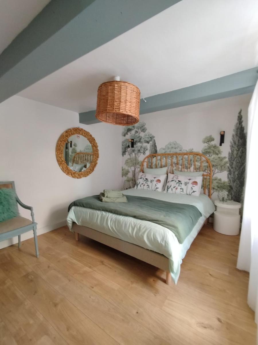 A l'Ombre de la Dame - Housity
