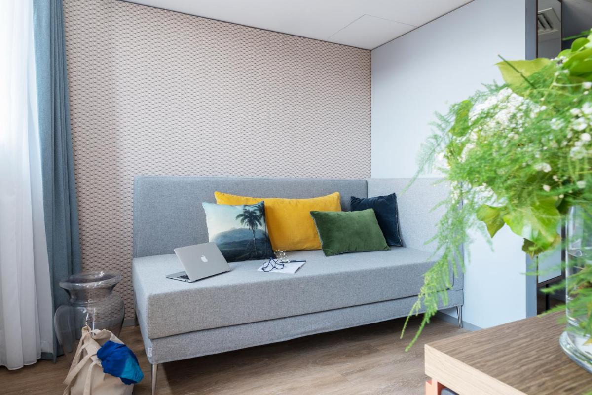 Coin salon dans l'établissement Golden Tulip Saint Malo– Le Grand Bé