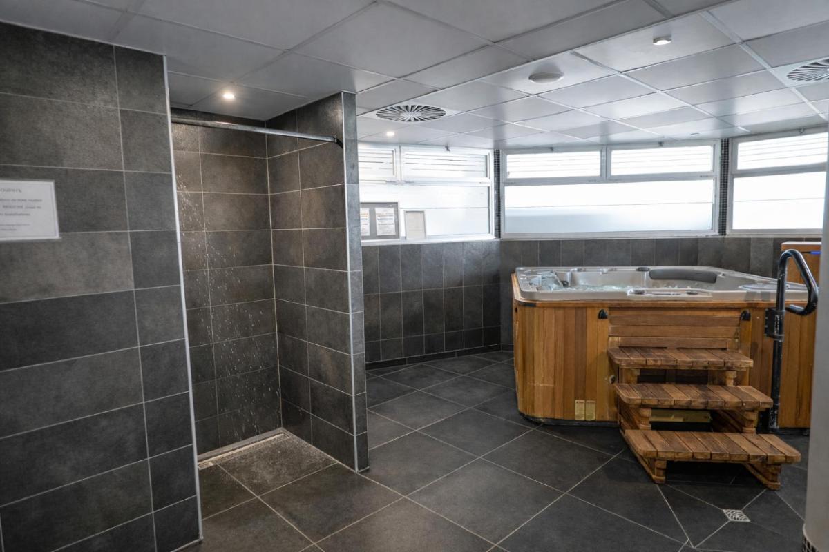 Salle de bains dans l'établissement Hotel Europa