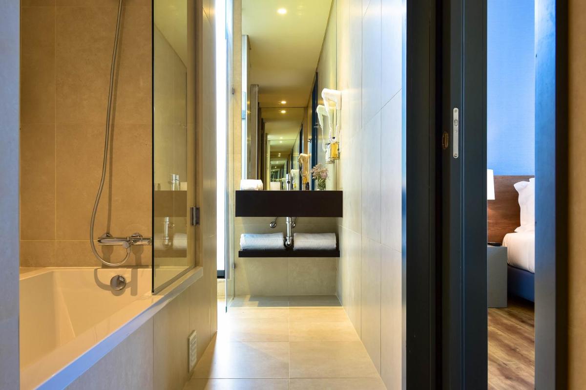 Uma casa de banho em The Prime Energize Hotel & SPA - Algarve