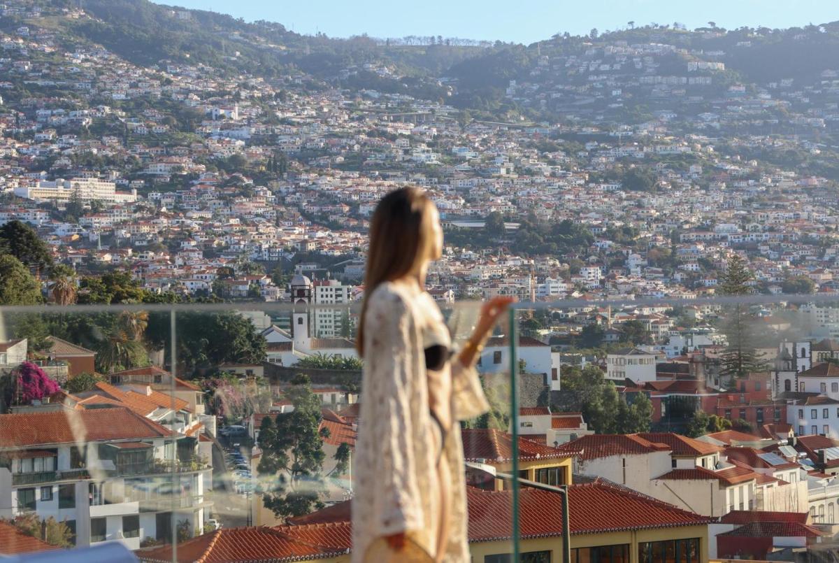 Uma vista geral da montanha ou uma vista da montanha a partir do hotel