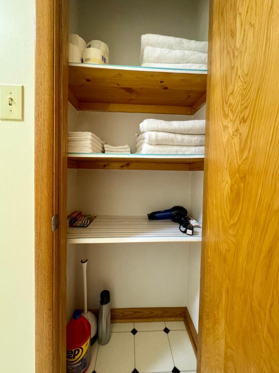The Rest Nest Home Near UHC, FBI, the Bridge Sport Complex - Housity