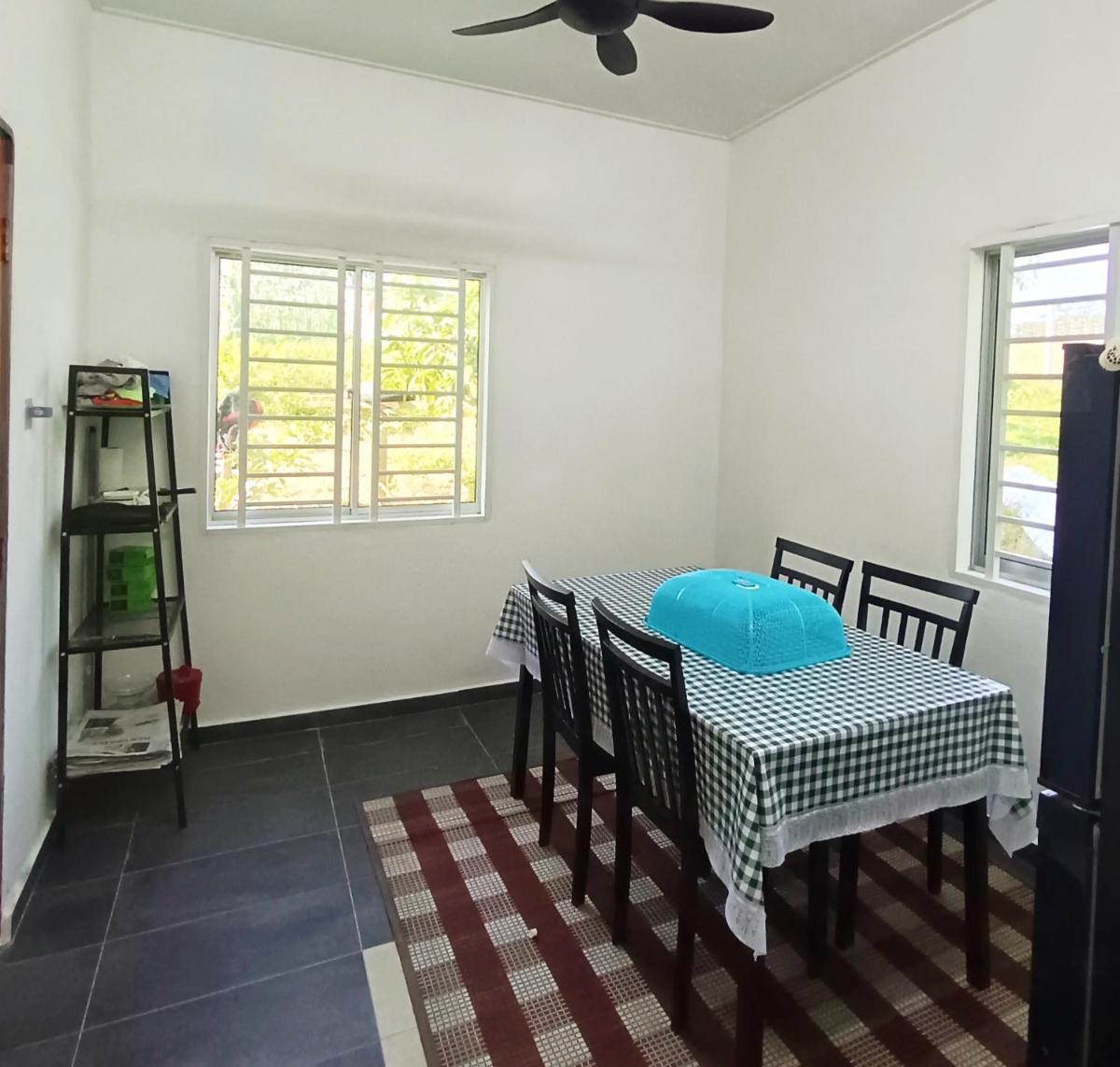 Homestay Inap Desa Azizah Masjid Tanah - Housity