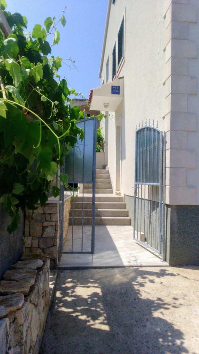 Apartments Iris - Housity