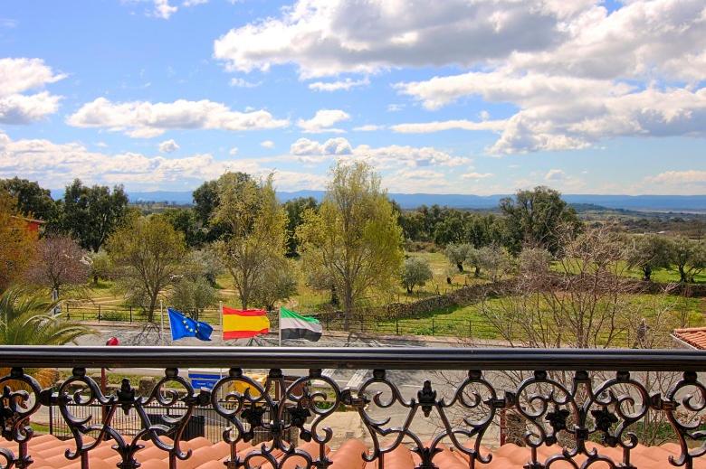 Hotel Rural Hojaranzos - Housity