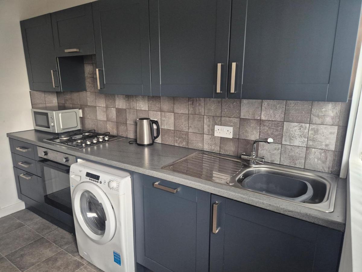 3 bedroom house-Ellesmere Port - Housity
