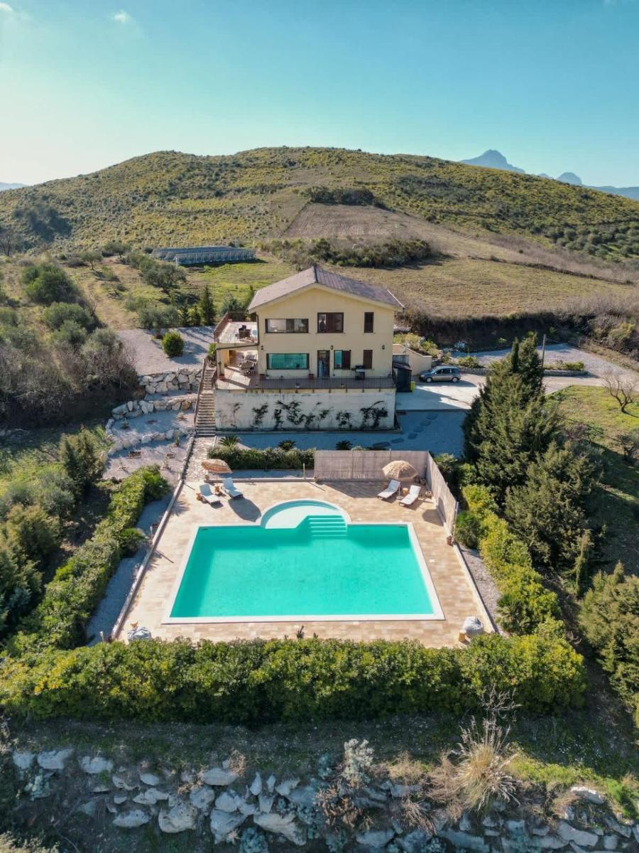 Sicilian Villa 5 BR Pool Jacuzzi Gym Sauna - Housity