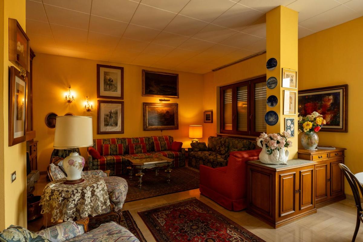 Sunflower House - Housity