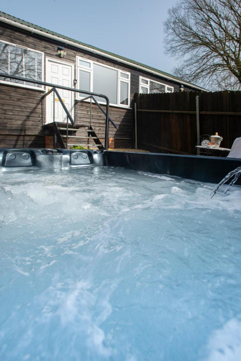 Stillness- Connect to the Nature in the Hot Tub - Housity