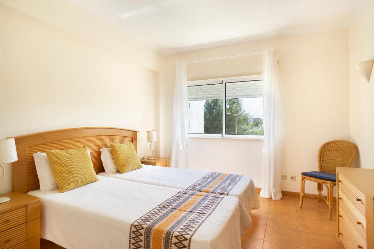 Uma cama ou camas num quarto em Golden Club Cabanas