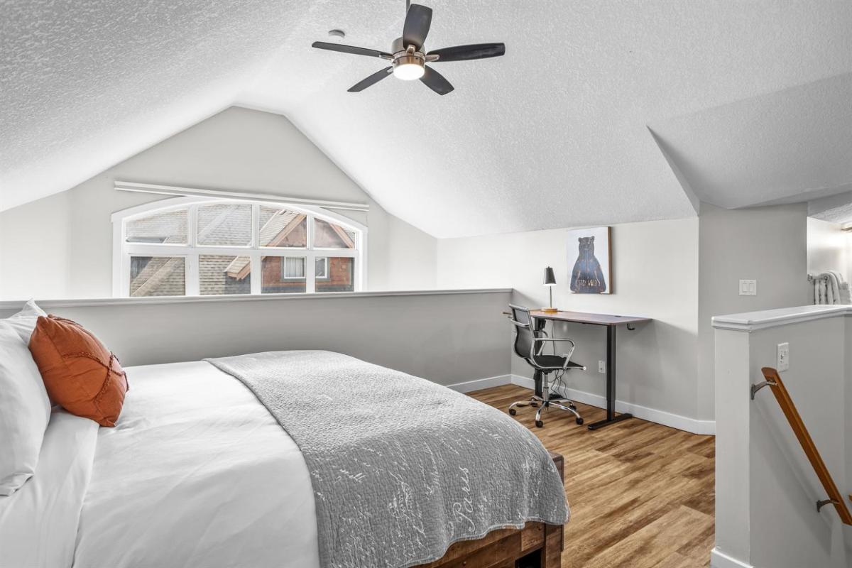 CHARMING 1 Bdrm plus loft with VIEWS managed by Little Sister Getaways - Housity